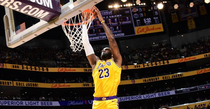 竞技宝-胜场数历史第一！077被禁赛，詹姆斯21分10板12助，复出后9胜1负|湖人|洛杉矶湖人队|华盛顿奇才队|卢卡-东契奇|丹佛掘金队_新浪体育_新浪新闻